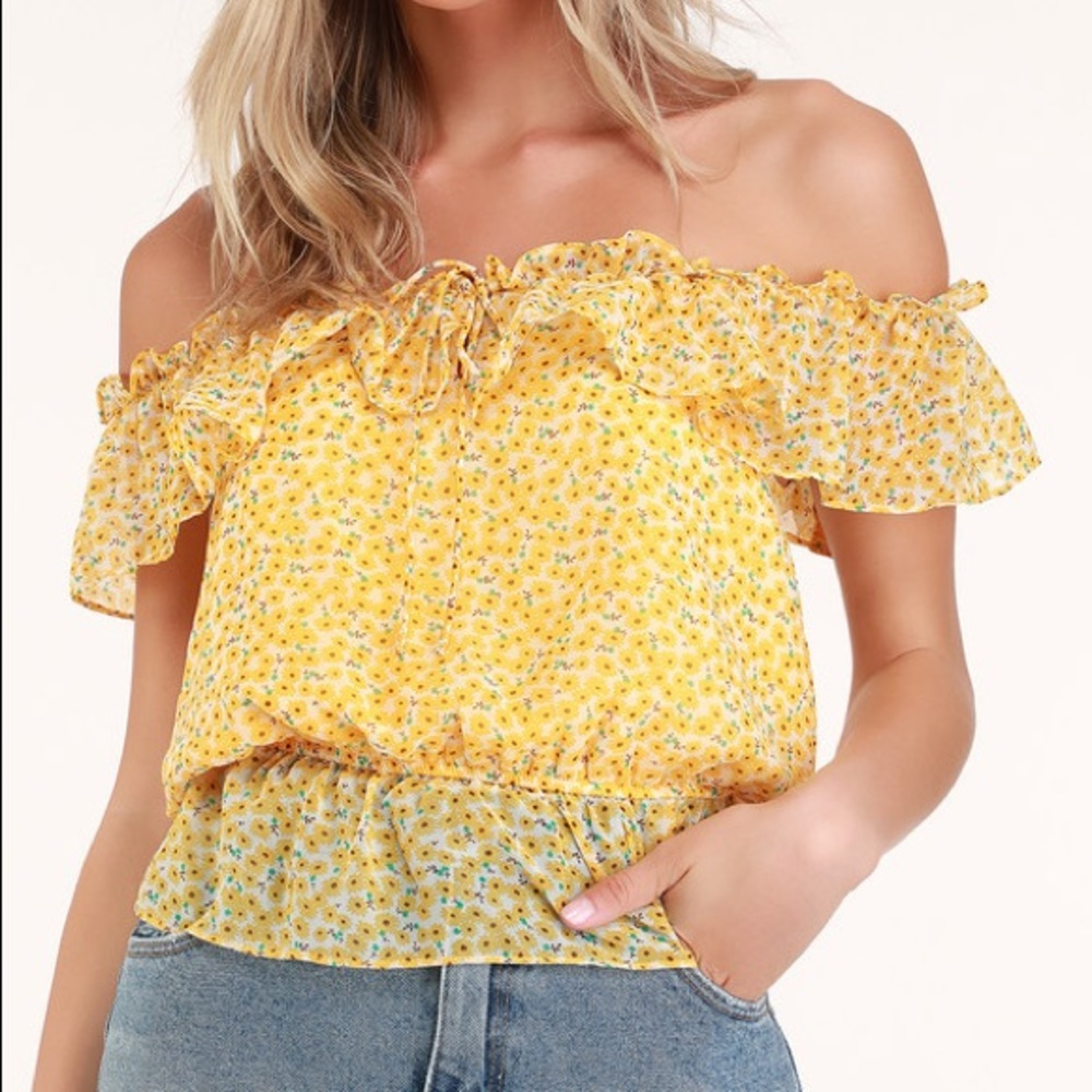 Lulu’s yellow floral blouse